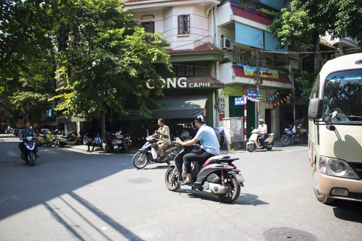 베트남 하노이 여행 ep2 첫째날 일정 (센스파, 분보남보, 성요셉 성당, 콩카페, 문묘, 기찻길 마을, 슬리핑 버스)