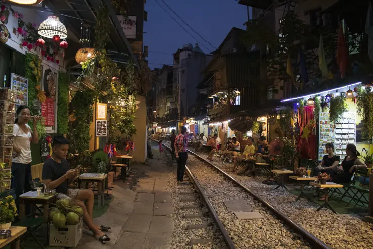 베트남 하노이 여행 ep2 첫째날 일정 (센스파, 분보남보, 성요셉 성당, 콩카페, 문묘, 기찻길 마을, 슬리핑 버스)