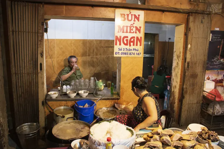 베트남 하노이 여행 ep2 첫째날 일정 (센스파, 분보남보, 성요셉 성당, 콩카페, 문묘, 기찻길 마을, 슬리핑 버스)