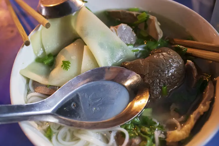 베트남 하노이 여행 ep2 첫째날 일정 (센스파, 분보남보, 성요셉 성당, 콩카페, 문묘, 기찻길 마을, 슬리핑 버스)