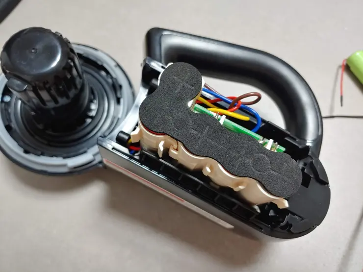 블랙앤데커 호루라기 무선청소기 배터리 셀프 교체 (Battery Replacement BLACK+DECKER BDH2000PL MAX Lithium Pivot Vacuum, 20-volt )