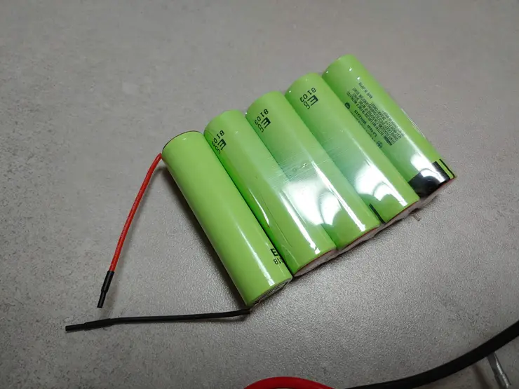 블랙앤데커 호루라기 무선청소기 배터리 셀프 교체 (Battery Replacement BLACK+DECKER BDH2000PL MAX Lithium Pivot Vacuum, 20-volt )