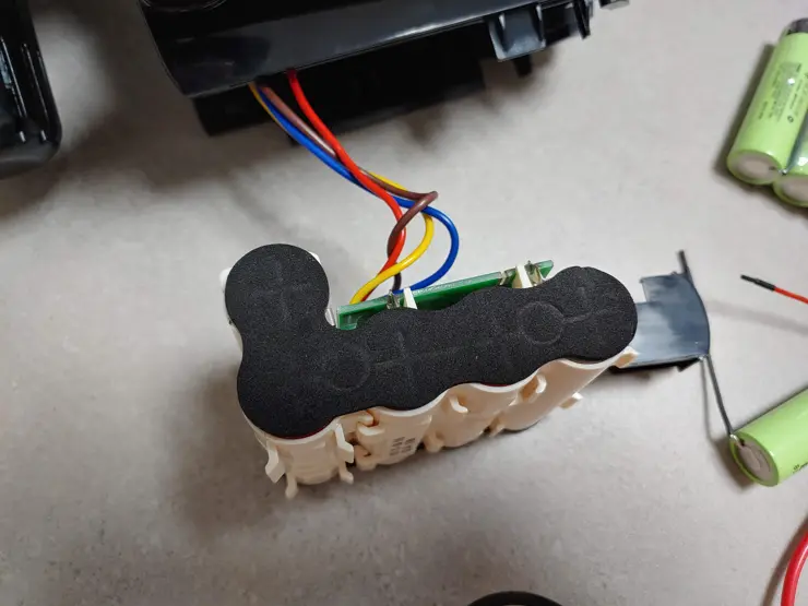 블랙앤데커 호루라기 무선청소기 배터리 셀프 교체 (Battery Replacement BLACK+DECKER BDH2000PL MAX Lithium Pivot Vacuum, 20-volt )