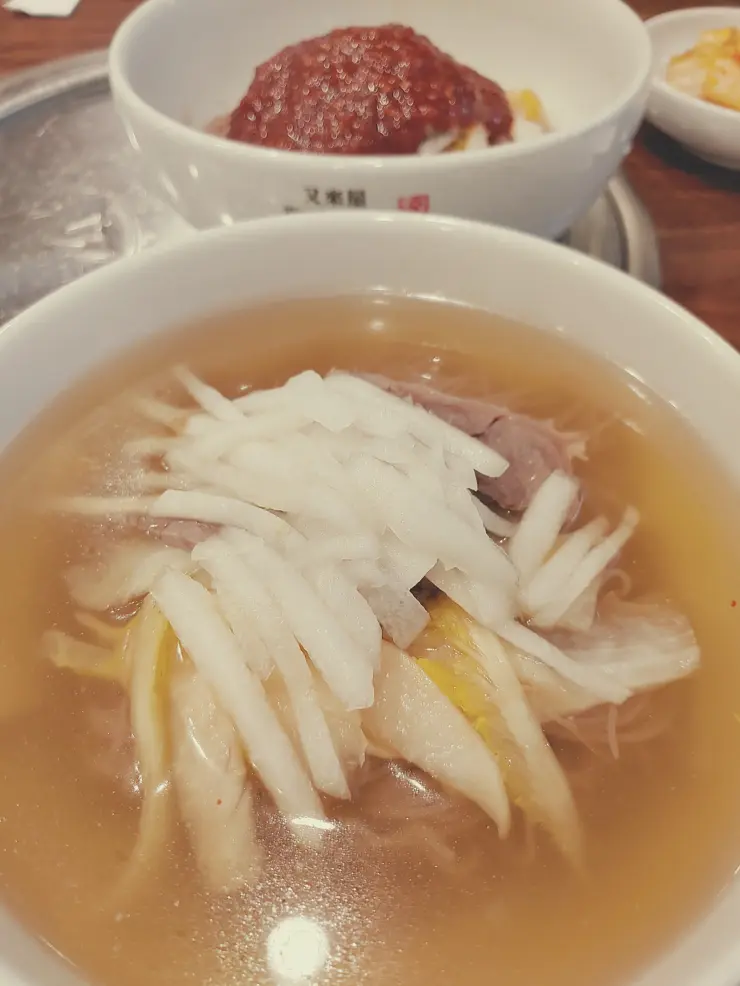 우래옥 (又來屋), 평양냉면 면발은 쫄깃 국물은 단백