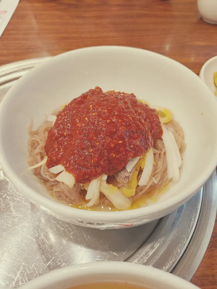 우래옥 (又來屋), 평양냉면 면발은 쫄깃 국물은 단백