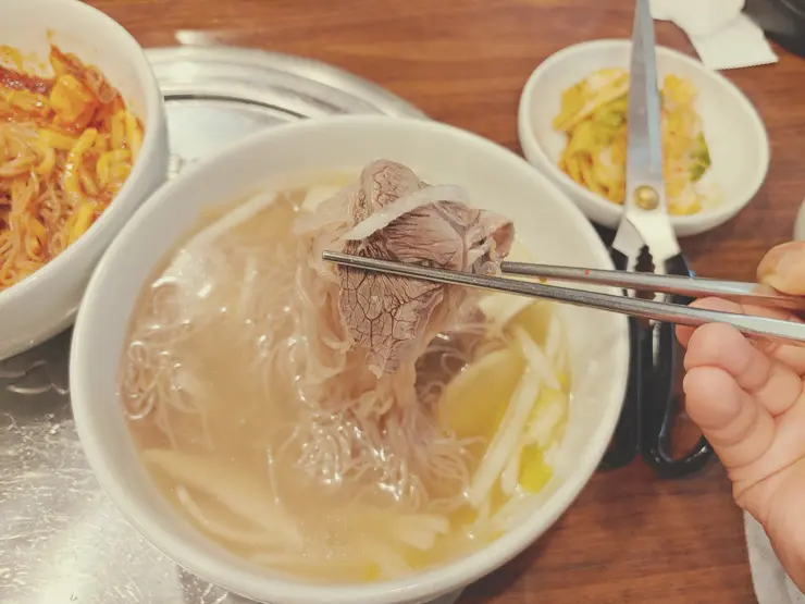 우래옥 (又來屋), 평양냉면 면발은 쫄깃 국물은 단백