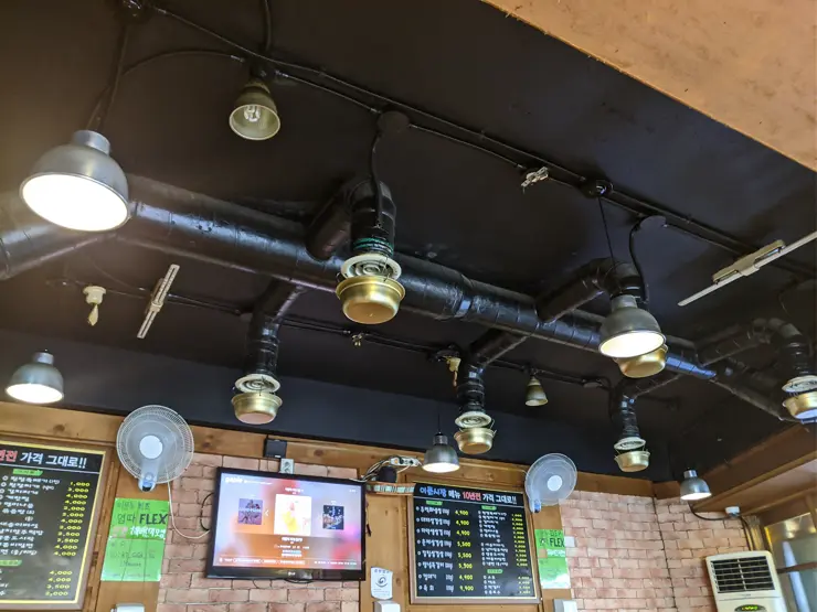 이문시장 “10년 전 가격 그대로” 외대 맛집 마약 삼겹살 훈제 삼겹살