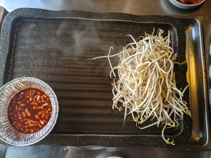 이문시장 “10년 전 가격 그대로” 외대 맛집 마약 삼겹살 훈제 삼겹살