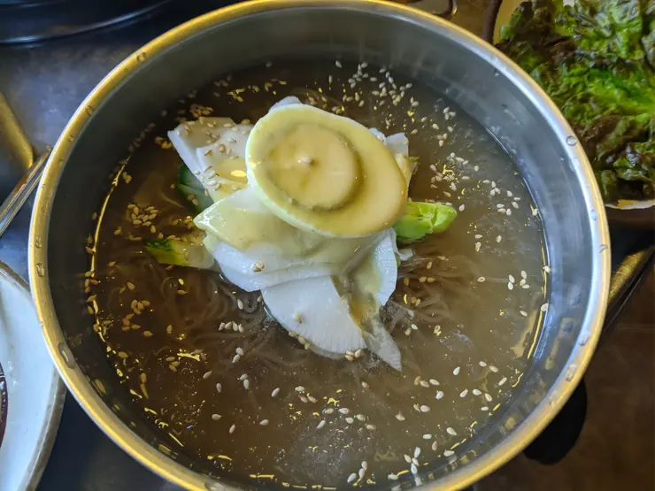 이문시장 “10년 전 가격 그대로” 외대 맛집 마약 삼겹살 훈제 삼겹살