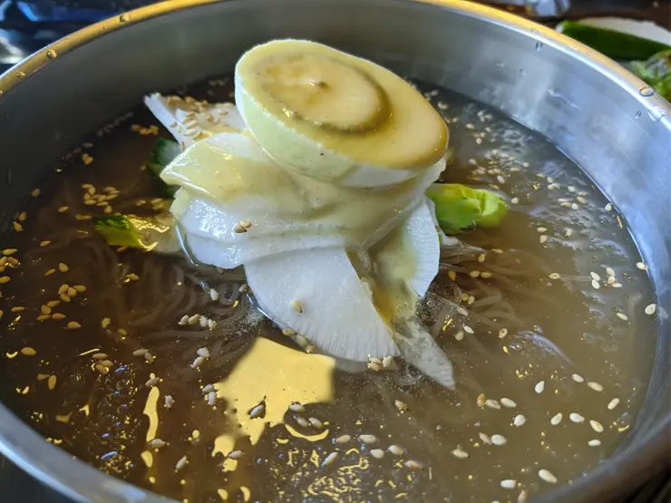 이문시장 “10년 전 가격 그대로” 외대 맛집 마약 삼겹살 훈제 삼겹살