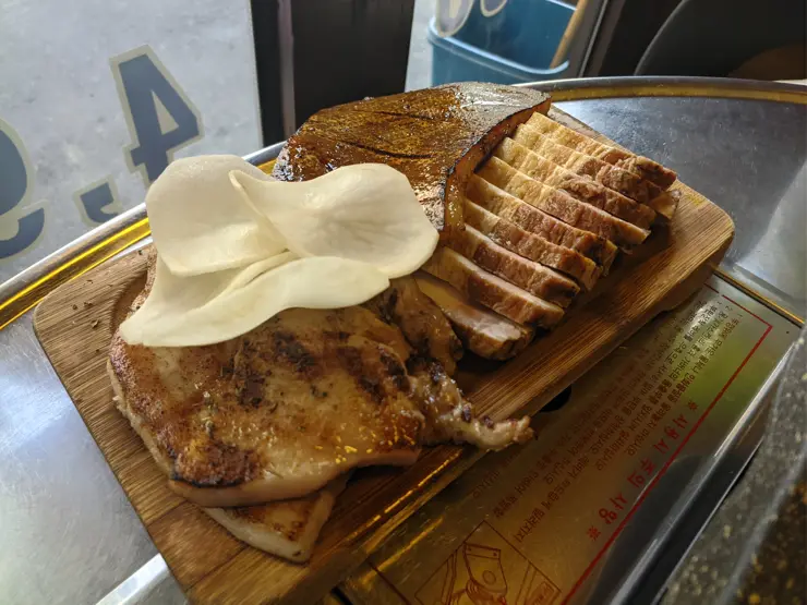 이문시장 “10년 전 가격 그대로” 외대 맛집 마약 삼겹살 훈제 삼겹살