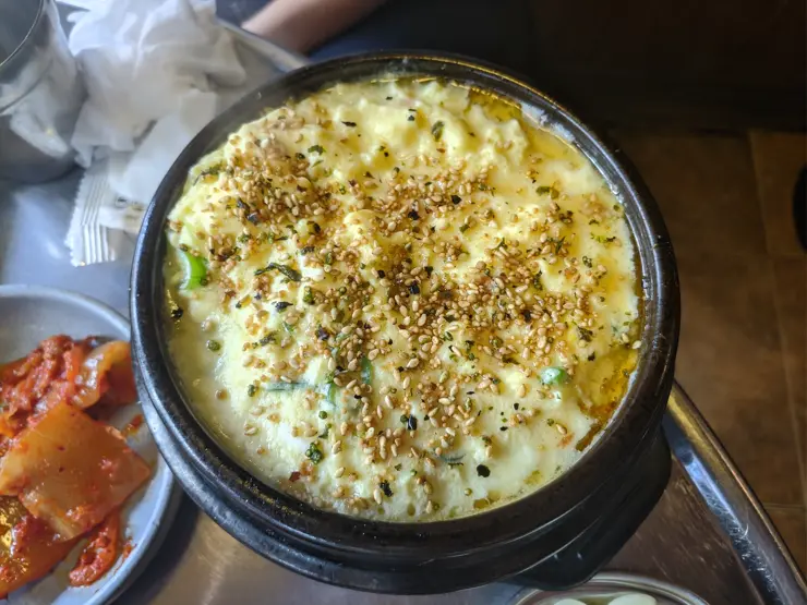 이문시장 “10년 전 가격 그대로” 외대 맛집 마약 삼겹살 훈제 삼겹살