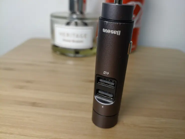 자동차 시거잭 Baseus BS-01 블루투스 FM 트랜스미터 MP3플레이어 USB 고속 충전기