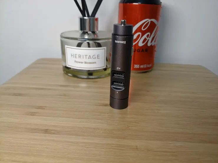 자동차 시거잭 Baseus BS-01 블루투스 FM 트랜스미터 MP3플레이어 USB 고속 충전기