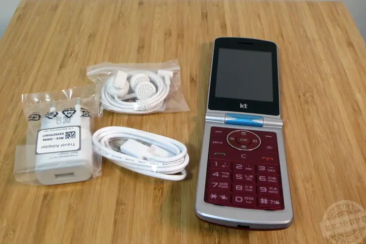 와인폰 3G 폴더폰, 수납장 구석에서 발견 LG-T390K 뒷북 리뷰