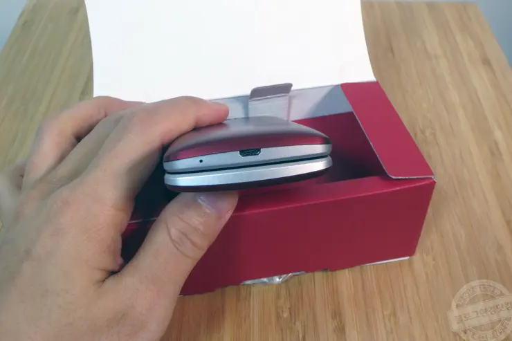 와인폰 3G 폴더폰, 수납장 구석에서 발견 LG-T390K 뒷북 리뷰