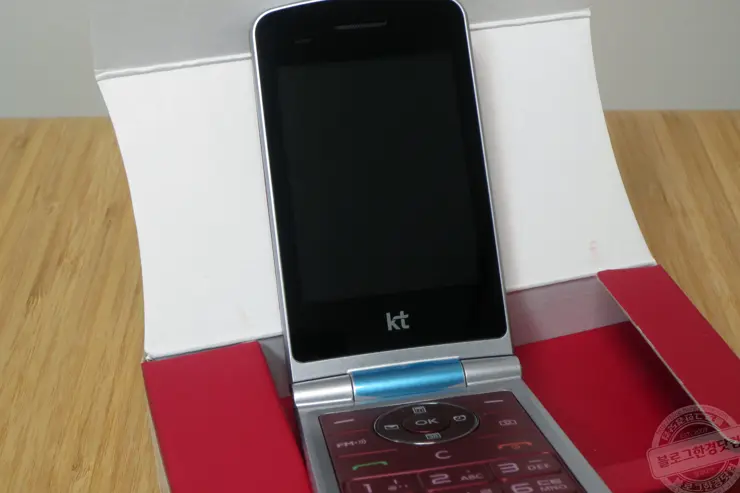 와인폰 3G 폴더폰, 수납장 구석에서 발견 LG-T390K 뒷북 리뷰