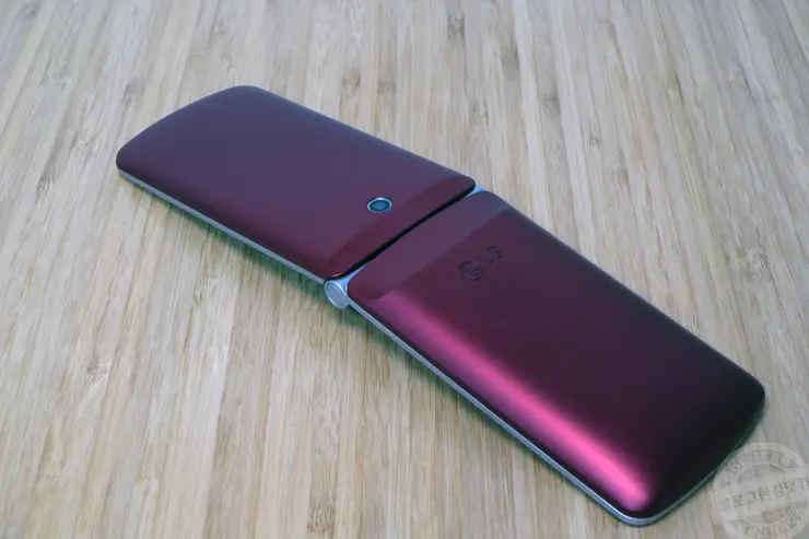 와인폰 3G 폴더폰, 수납장 구석에서 발견 LG-T390K 뒷북 리뷰