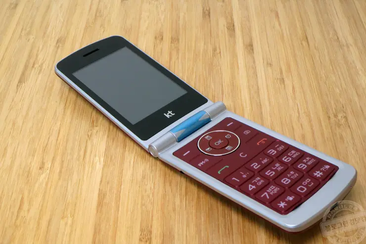 와인폰 3G 폴더폰, 수납장 구석에서 발견 LG-T390K 뒷북 리뷰