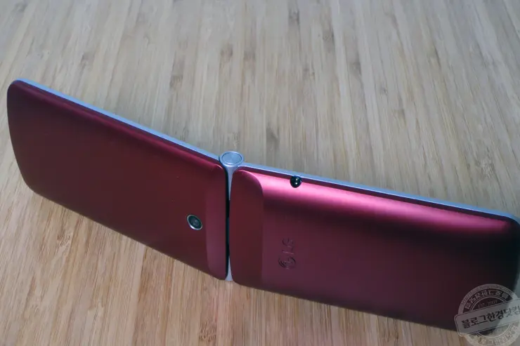 와인폰 3G 폴더폰, 수납장 구석에서 발견 LG-T390K 뒷북 리뷰