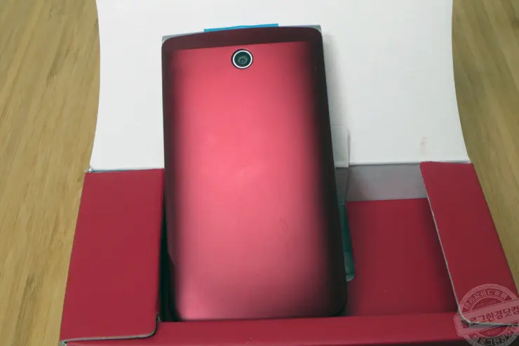 와인폰 3G 폴더폰, 수납장 구석에서 발견 LG-T390K 뒷북 리뷰