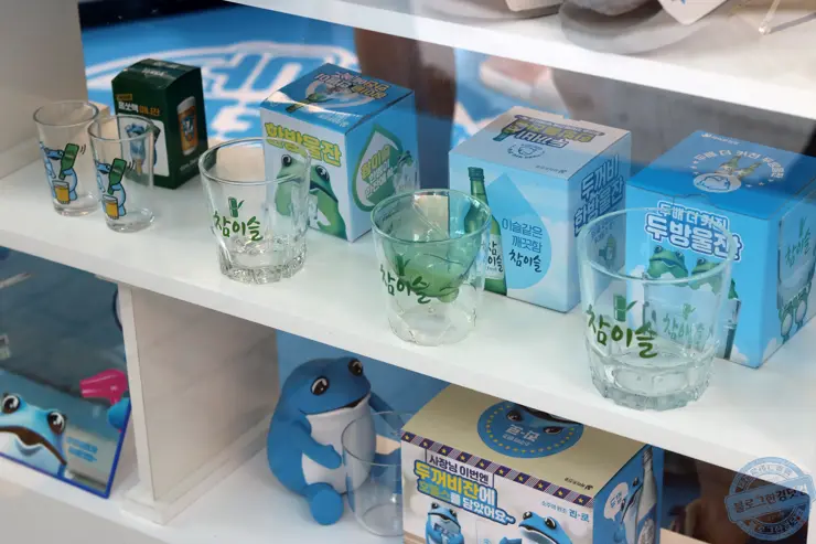 두껍상회 성수동 레트로 감성 추억소환 어른이 진로소주 문방구 방문후기