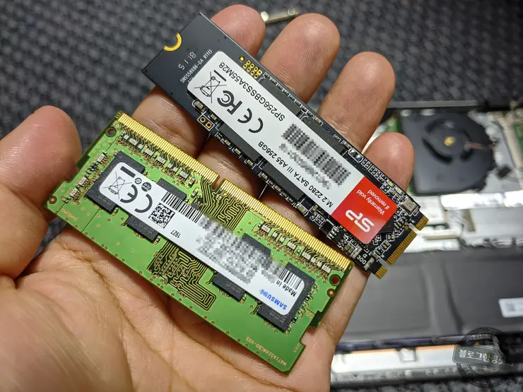 Asus Vivobook X512D 밑판 열기 (Feat. SSD 교체)