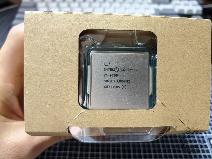 CPU 업그레이드 i3-8100에서 i7-9700 (HP 590-p0033w)