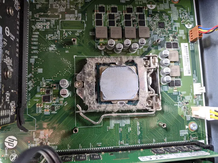 CPU 업그레이드 i3-8100에서 i7-9700 (HP 590-p0033w)