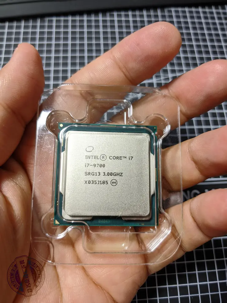CPU 업그레이드 i3-8100에서 i7-9700 (HP 590-p0033w)