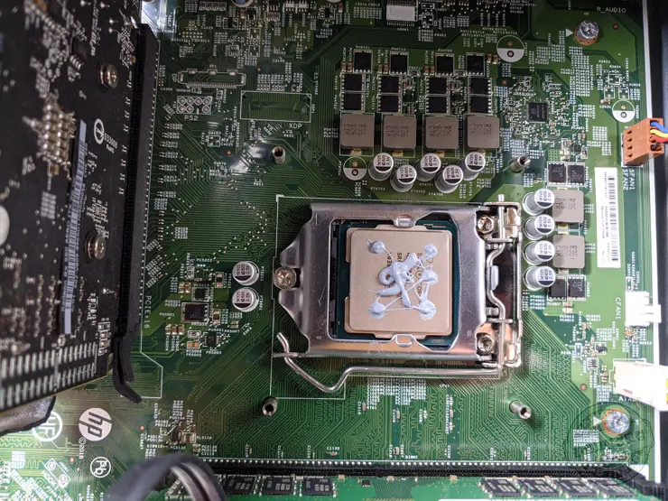 CPU 업그레이드 i3-8100에서 i7-9700 (HP 590-p0033w)