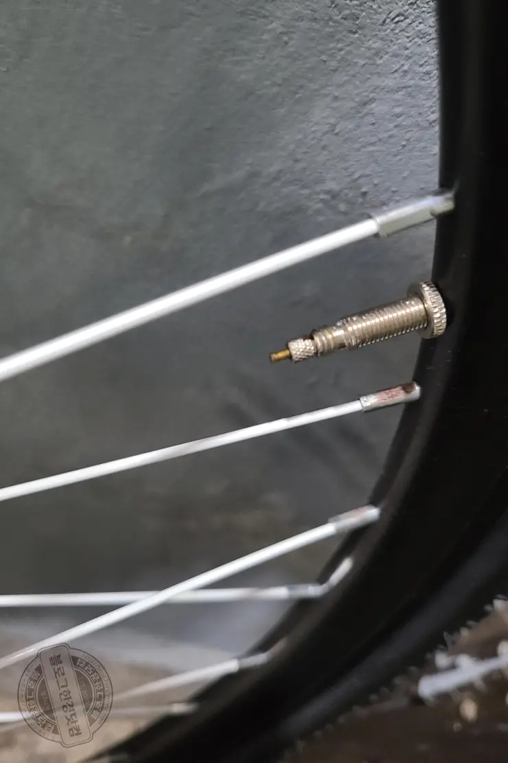 자전거 타이어 바람넣기 다이소 자전거 타이어 공기주입펌프 3,000원 내돈내산 후기