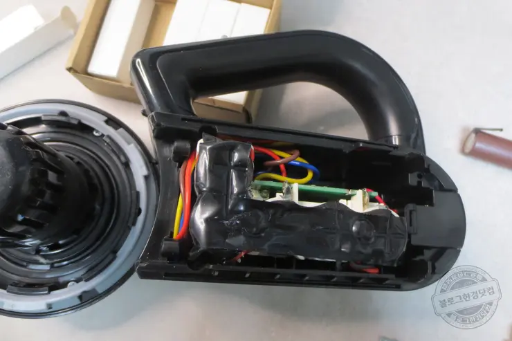 블랙앤데커 호루라기 무선청소기(BDH2000PL) HG2 18650배터리 셀프 교체