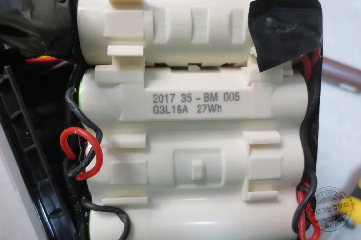 블랙앤데커 호루라기 무선청소기(BDH2000PL) HG2 18650배터리 셀프 교체