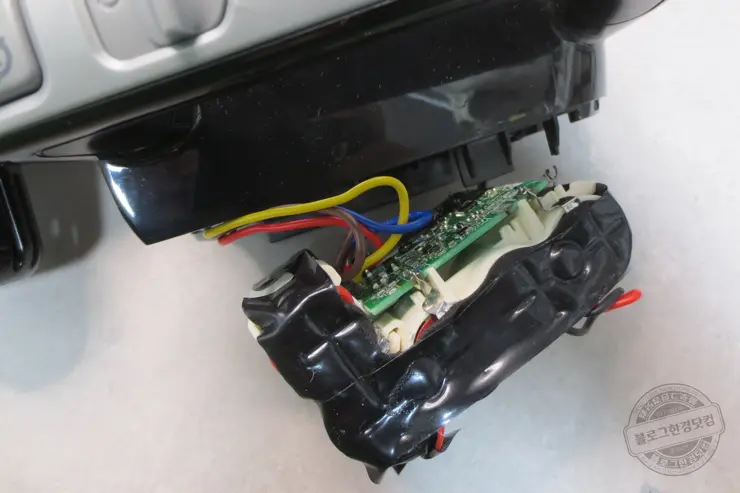 블랙앤데커 호루라기 무선청소기(BDH2000PL) HG2 18650배터리 셀프 교체