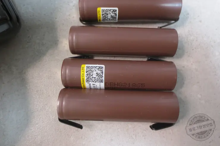 블랙앤데커 호루라기 무선청소기(BDH2000PL) HG2 18650배터리 셀프 교체