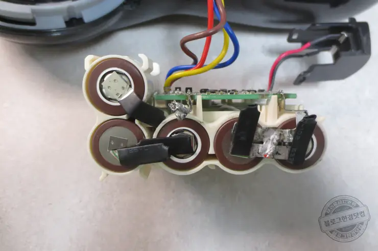 블랙앤데커 호루라기 무선청소기(BDH2000PL) HG2 18650배터리 셀프 교체