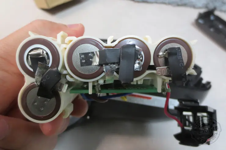 블랙앤데커 호루라기 무선청소기(BDH2000PL) HG2 18650배터리 셀프 교체