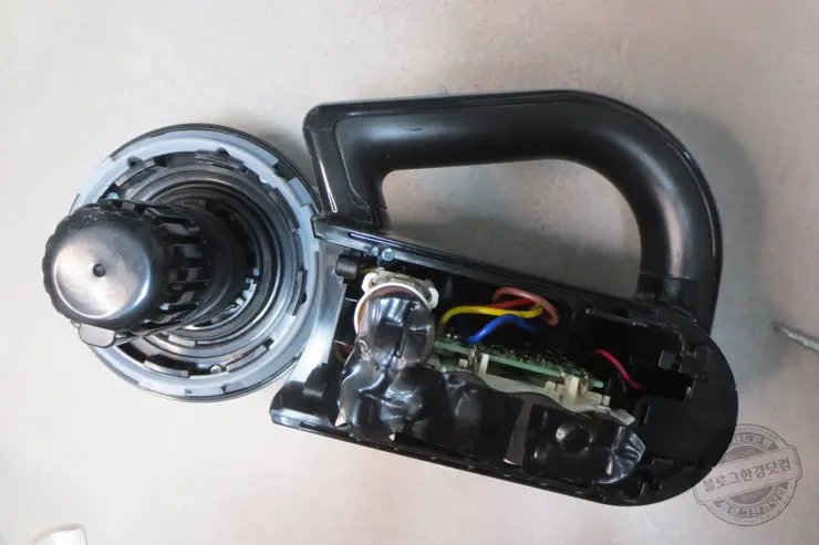 블랙앤데커 호루라기 무선청소기(BDH2000PL) HG2 18650배터리 셀프 교체