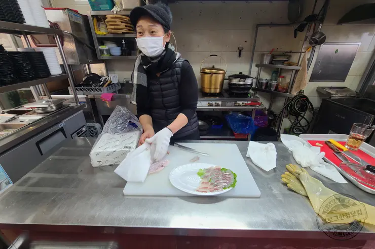 충남 홍성 남당항 새조개 겨울철 별미 제철음식 (ft. 동백회수산 )