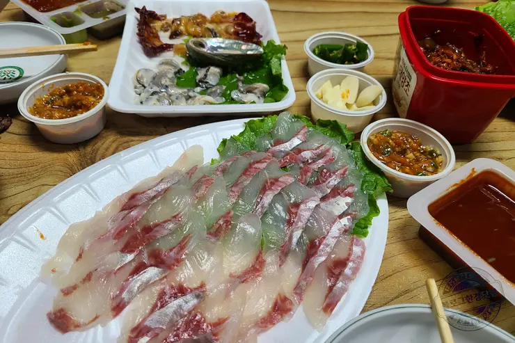 충남 홍성 남당항 새조개 겨울철 별미 제철음식 (ft. 동백회수산 )