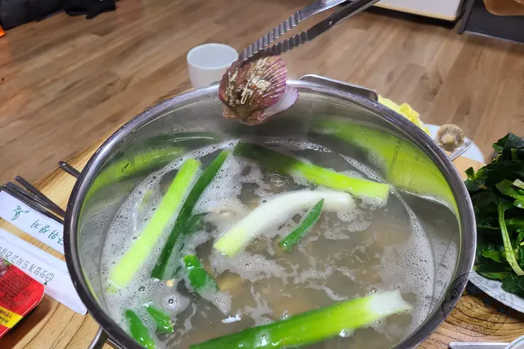 충남 홍성 남당항 새조개 겨울철 별미 제철음식 (ft. 동백회수산 )