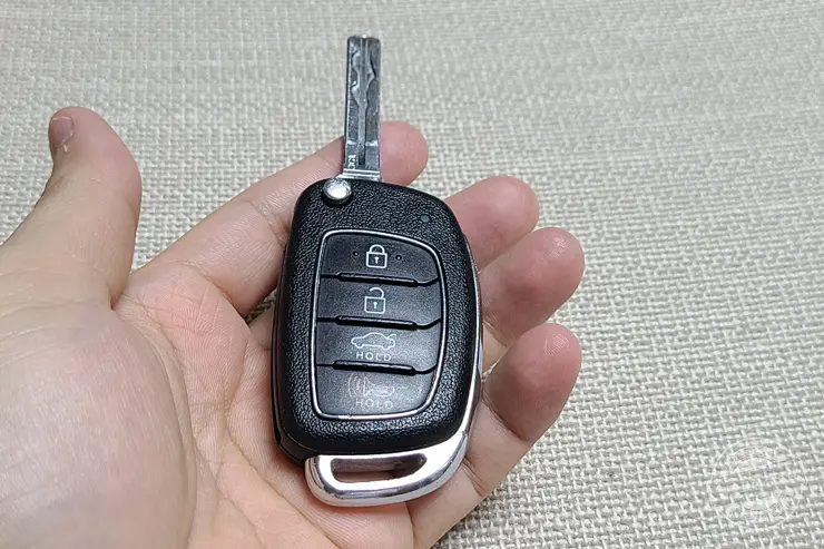 현대 쏘나타 뉴 라이즈 자동차키 배터리 교체 방법