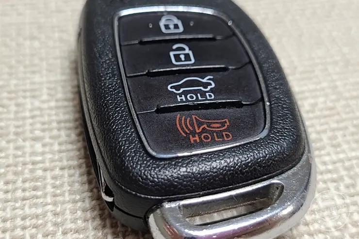 현대 쏘나타 뉴 라이즈 자동차키 배터리 교체 방법