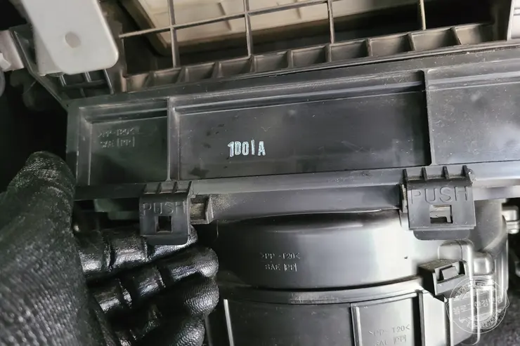 SM7 뉴아트 에어컨필터 셀프 교체 (Bosch S 4341)