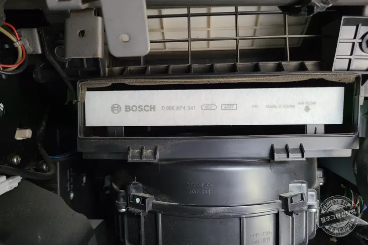 SM7 뉴아트 에어컨필터 셀프 교체 (Bosch S 4341)