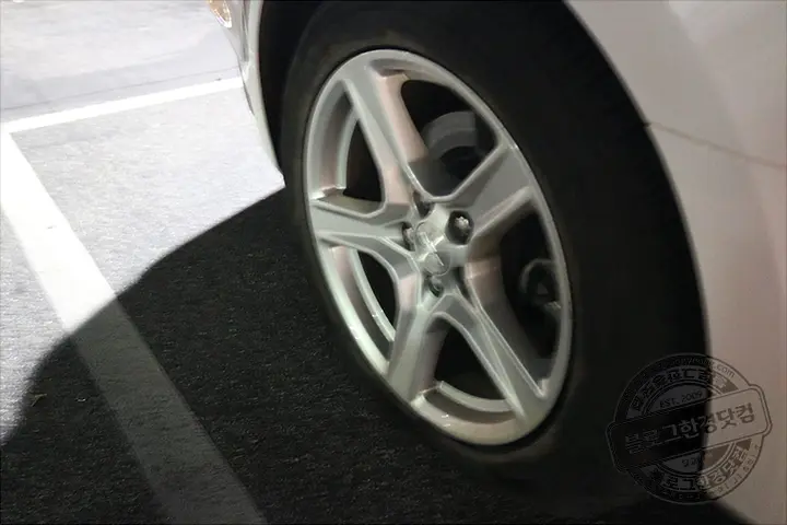 알라모 이코노미카렌탈스 미국 여행 렌터카 풀커버리지의 중요성 렌터카 2회 변경 사연 (운전자 과실 플랫 타이어 3개)