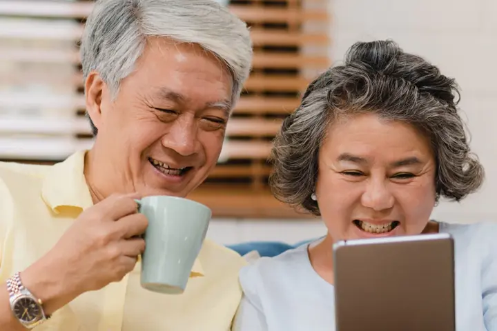 65세 이상 어르신 틀니 7년에 1번 임플란트 평생 2개 건강보험적용 알아보기