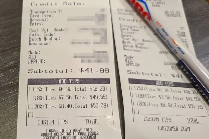 미국 팁문화 레스토랑 종업원 팁 신용카드로 주는 방법