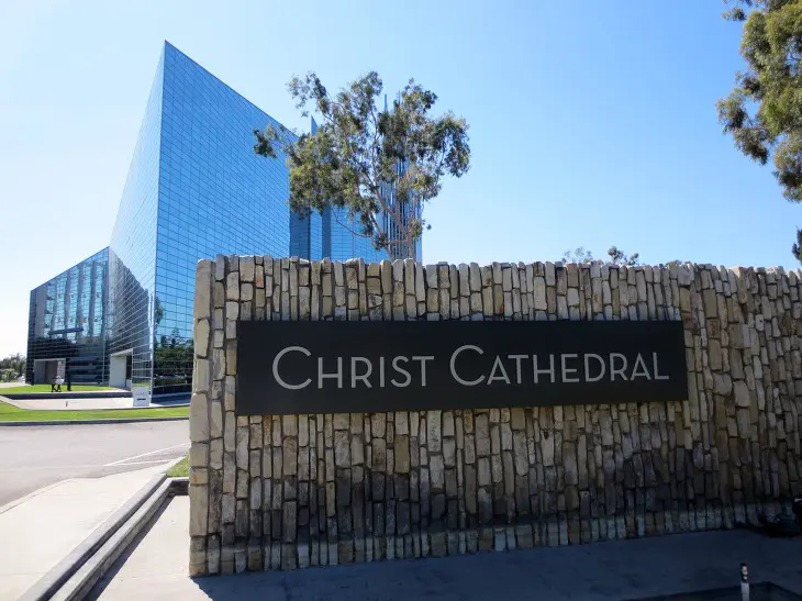 미국 캘리포니아 오랜지 카운티 수정교회, 현재는 그리스도 대성당에 가다.